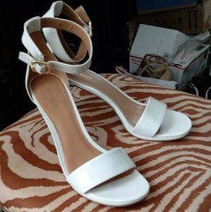 Nine West White Heels Size 10.5
